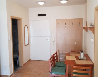 Two-bedroom Apartment For Rent In Budapest Horánszky Utca Entrance + Dinning Area